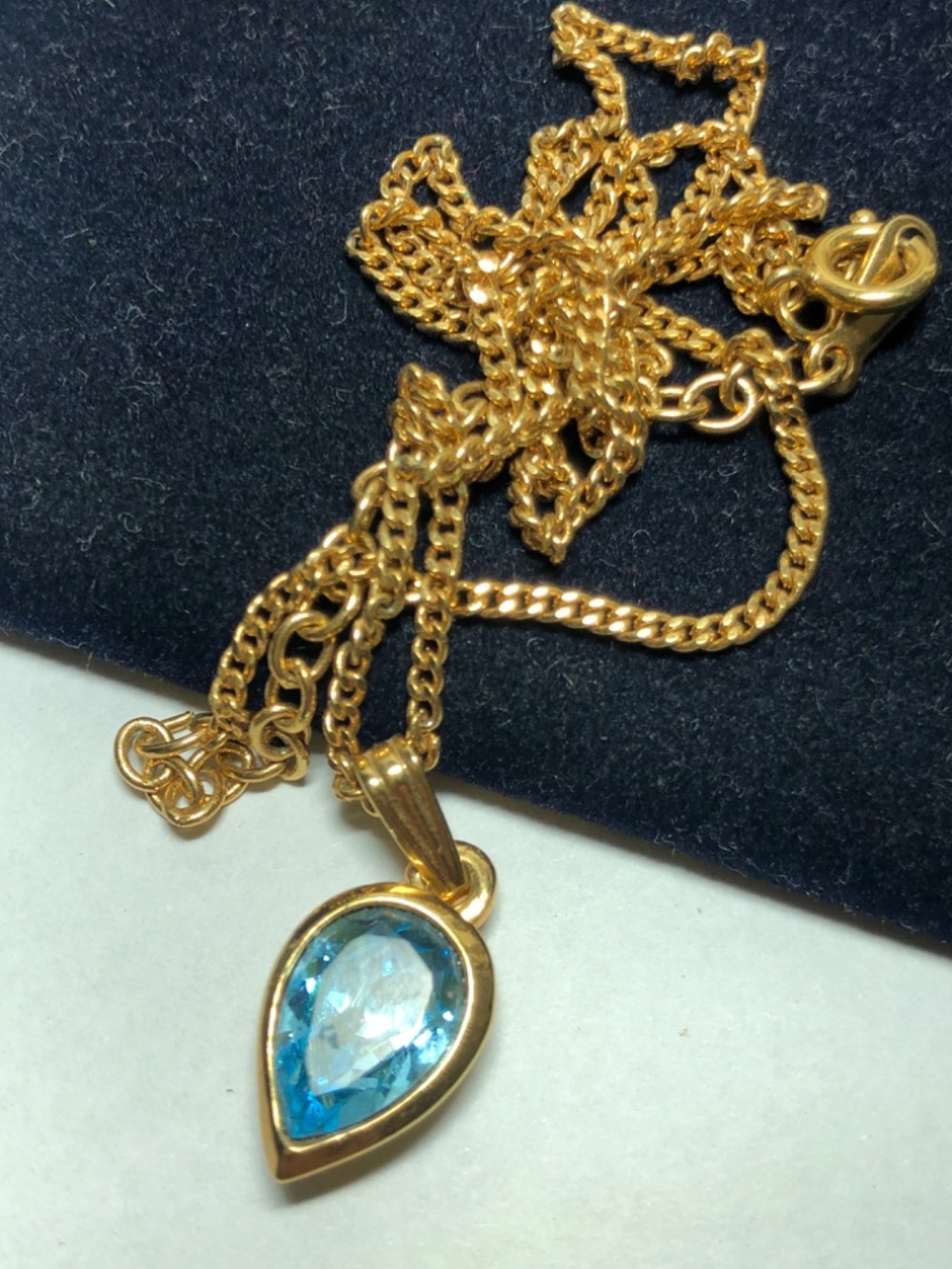 Vintage blue drop crystal pendant necklace gold tone 20”